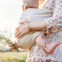 ¿Eres una 'mamá velcro'? Cuando tu bebé no quiere separarse de ti