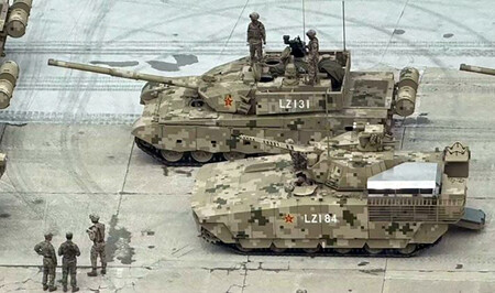 Vehículo de combate blindado chino de próxima generación y carro de combate Tipo 99A