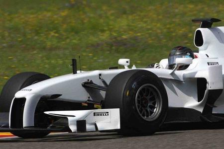 Pedro de la Rosa debuta como probador de Pirelli