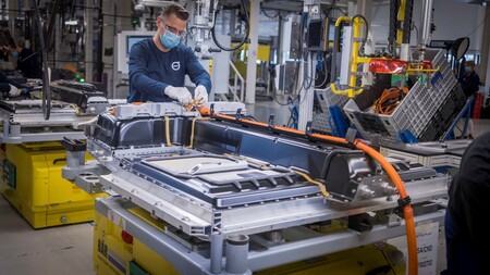 El futuro de los coches eléctricos pasa por la tecnología de 800 voltios: más autonomía con menos tiempo de carga