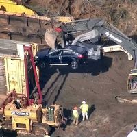 Este apacible viaje en tren se ha vuelto un tremendo Dolorpasión™, con 120 BMW destrozados 