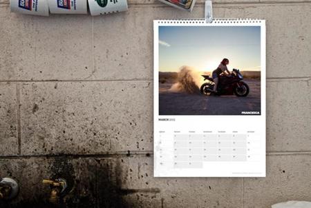 Calendario 2015, damas en moto