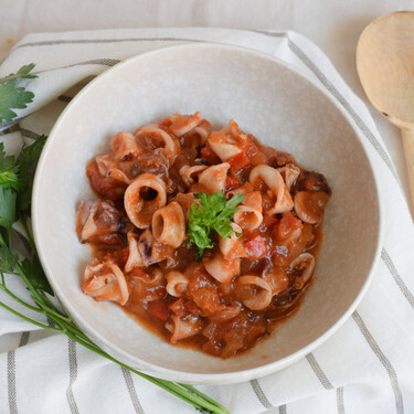 Receta de chipirones en salsa de tomate: Un guiso casero al estilo mediterráneo 
