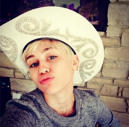 Y de repente llegas a tu baile de graduación con Miley Cyrus del brazo, ¿por qué no?