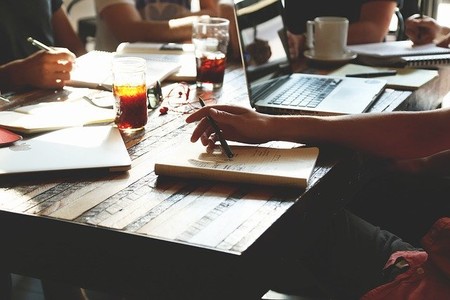 Las ayudas de 600 dólares para el desempleo no han hecho que la gente trabaje menos en Estados Unidos