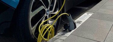 Si no tengo garaje, ¿dónde cargaré el coche eléctrico cuando prohíban los gasolina? La solución ya está en la calle
