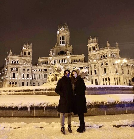 ¡Tenemos las fotos! Cayetano Rivera y Eva González, como niños en la nieve gracias a 'Filomena'