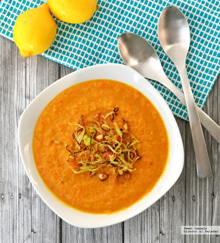 Sopa de coliflor, pimientos y cúrcuma. Receta