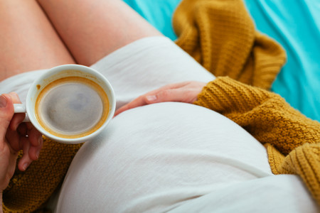 Ni una gota de café en el embarazo: un estudio señala que no hay cantidad mínima segura