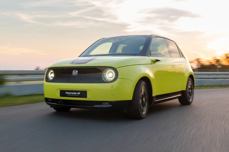 El carismático Honda e será un tracción trasera de 150 hp y 200 km de autonomía
