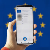 Europa ha aprobado el carnet de conducir digital. Hay escapatoria para quienes preferimos el de toda la vida