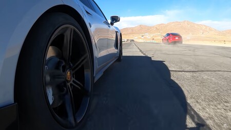 Porsche Taycan Drag Race Tesla Model Y