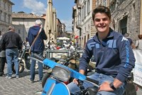 Romano Fenati se lesiona el pie ¿haciendo motocross? No, peleándose con un policía