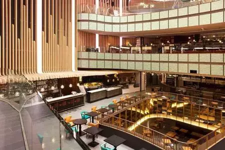 Platea Madrid, estética años 50 para crear un espacio impactante
