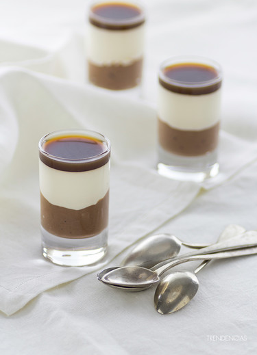 Café, chocolate y mascarpone. Lo mejor del tiramisú en un vasito. Receta