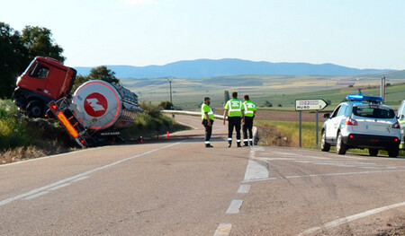 Vergonzoso: el conductor de un camión articulado da positivo tras sufrir un accidente... ¡y septuplica la tasa de alcohol!