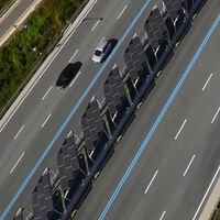 Produce suficiente energía para alumbrar la carretera y da sombra a los ciclistas: así es el ingenioso carril bici que tiene Corea