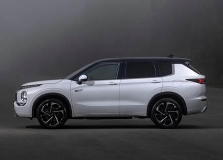 Mitsubishi Outlander 2023 14