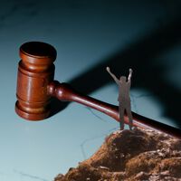 Hasta un 10,15% más por impago: el Tribunal Supremo refuerza el derecho de los autónomos a reclamar al administrador de las empresas morosas 