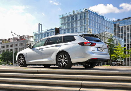 Así es el plan estratégico que dibuja el futuro de Opel: electrificación, recortes y nada de cerrar fábricas