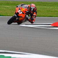 Deniz Öncü plasma el poderío de KTM en MotorLand marcando el mejor tiempo de Moto3; Pedro Acosta, decimocuarto