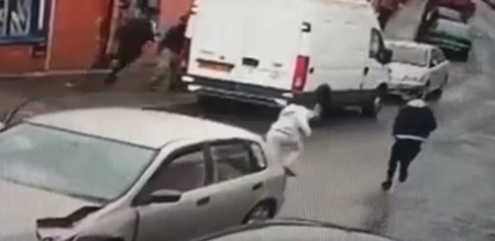 No es la cámara de seguridad de un circo. Lo que vas a ver son nueve personas saliendo de un Civic