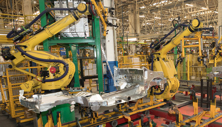 De los R8 comunistas al triunfo de los coches low cost. 50 años de Dacia y su modernización