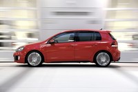 Volkswagen Golf GTI por Superchips, cerquita del Golf R