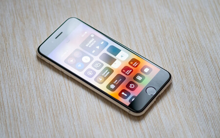 El nuevo iPhone SE recorta su producción según varias fuentes por "una demanda más reducida" y la "incertidumbre" de la guerra en Ucrania