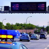 La DGT apenas multa por mirar el móvil o no ponerse el cinturón. La mayoría de las multas tienen un único motivo