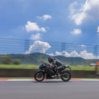 Kawasaki se independiza de Kawasaki Heavy Industries para ser totalmente libres en la fabricación de motos 