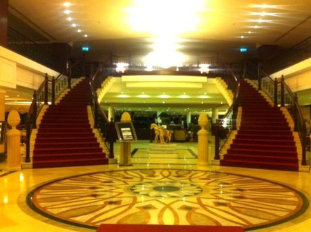 Hall del Excelsior