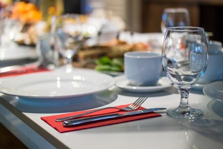 Un vale de comida para autónomos y exenciones en su cotización, crearían 24.000 empleos en hostelería en un año, según AEEVCOS