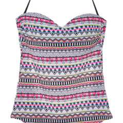 Foto 6 de 9 de la galería rita-ora-sube-la-temperatura-con-la-campana-de-bano-de-tezenis-1 en Trendencias