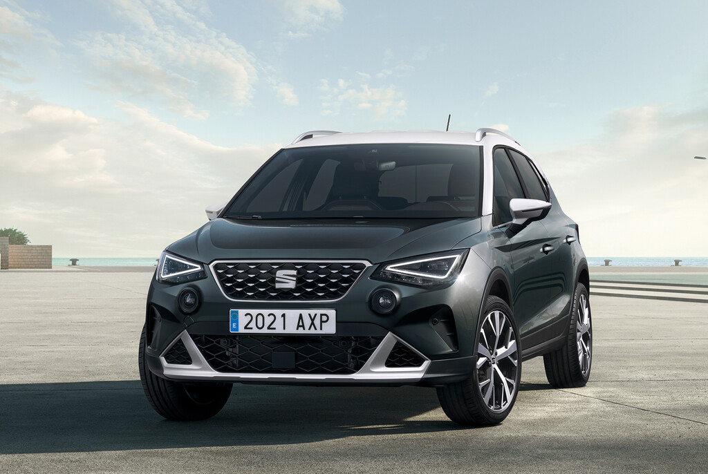 El SEAT Arona 2022 se renueva: rostro agresivo y mejores interiores para el SUV más pequeño de SEAT