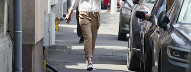 No solo hace más calor, los coches oscuros aparcados elevan la temperatura del aire en las ciudades casi 2ºC, según un estudio 