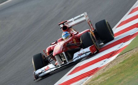 GP de India F1 2011: Fernando Alonso defiende con uñas y dientes una merecida tercera posición