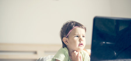 ¿Quieres que tu hijo duerma mejor? No dejes que use dispositivos móviles antes de acostarse 