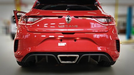 Ese culo que ves es del Renault Mégane RS, el nuevo hot hatch francés vuelve a dejarse ver antes de Frankfurt