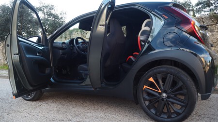 Toyota Aygo X Cross 13