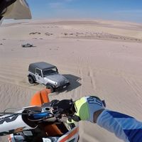 ¡Por los pelos! Nada mejor para sentirse vivo que sobrevivir a un choque contra un Jeep en pleno vuelo