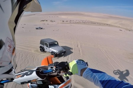 ¡Por los pelos! Nada mejor para sentirse vivo que sobrevivir a un choque contra un Jeep en pleno vuelo