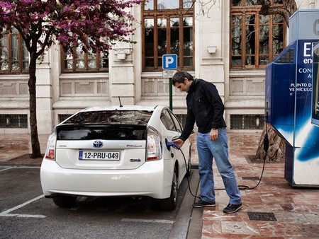 ¿Dudas sobre la seguridad eléctrica de los coches híbridos? Estas son las respuestas