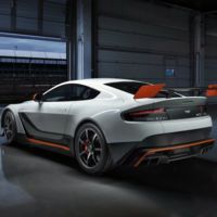 Coge el babero y escucha al Aston Martin Vantage GT12 en Nürburgring