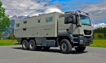 Action Mobil Globecruiser Family 7500: la autocaravana para ir de vacaciones (o a la guerra)