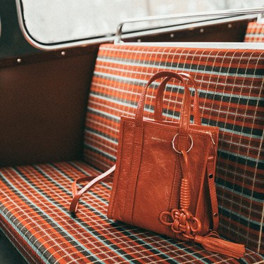 Clonados y pillados: el bolso Balenciaga Bazar puede ser tuyo por muchísimo menos 