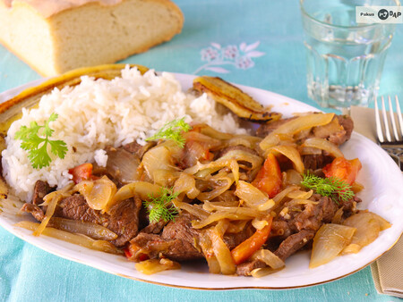 Esta es la receta de bistec encebollado que más preparan en América Latina