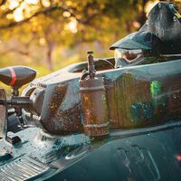 Si te mola la adrenalina que sientes jugando al paintball, tienes que probar la versión tanque: es la forma definitiva de pegar pelotazos a quien más odias