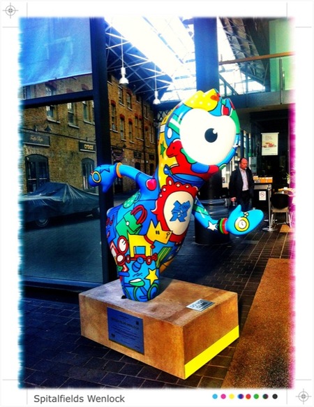 Las mascotas de los Juegos Olímpicos de Londres 2012 ¡están por todas partes!