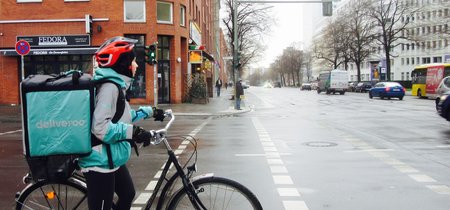 La Seguridad Social gana el primer juicio contra Deliveroo: los trabajadores son asalariados, no autónomos